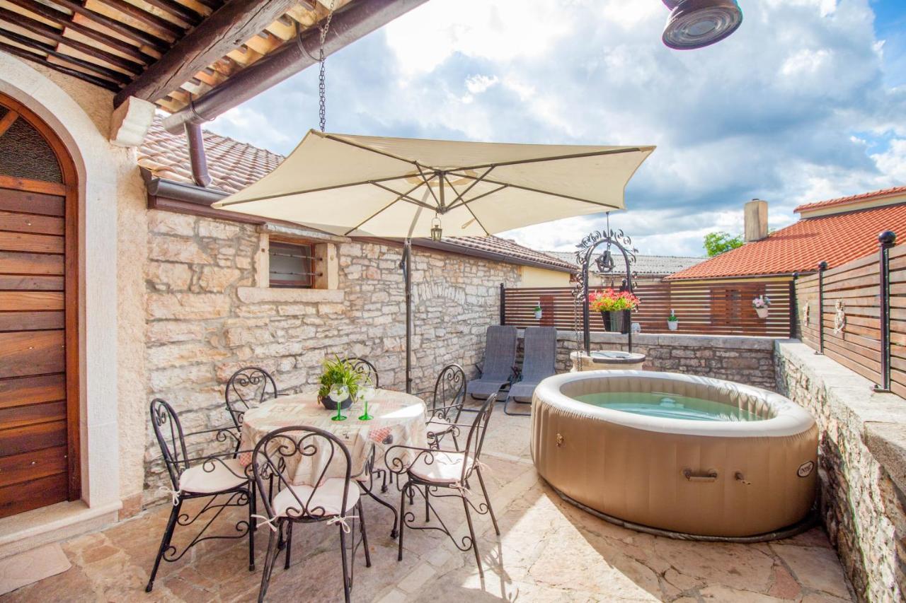 Apartamento Stara Kuca Heki Exterior foto